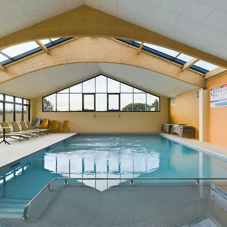 Joli Pour 6, Piscine Chauffee A L'annee Chalé