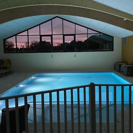 Chalet Joli Pour 6, Piscine Chauffee A L'annee Saint Gilles Croix de vie