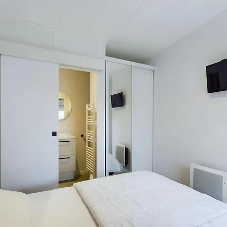 Chalet Joli Pour 6, Piscine Chauffee A L'annee *