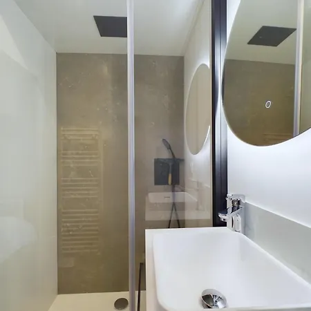 Chalet Joli Pour 6, Piscine Chauffee A L'annee *